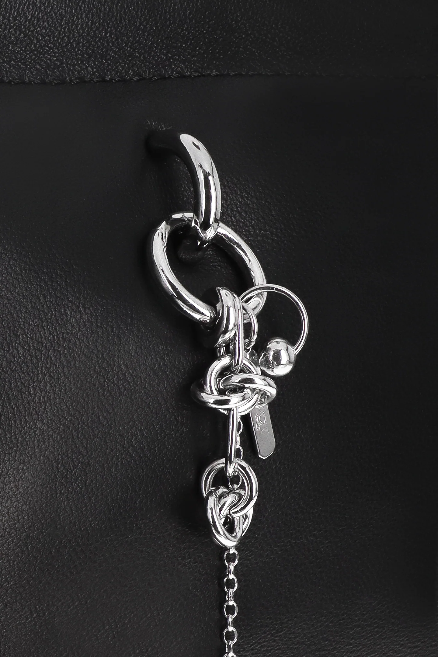 Flor black bag with chain charm - Image 5